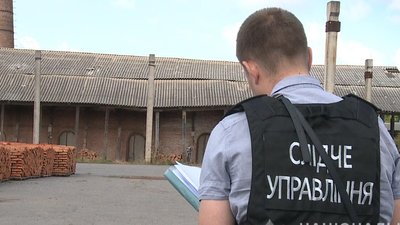 На Вінниччині незаконно видобували глину та виготовляли цеглу На Вінниччині незаконно видобували глину та виготовляли цеглу
