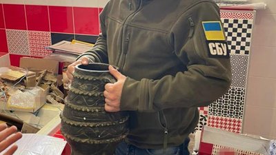 Вивозили монети й хрести. СБУ викрила контрабандистів, які продавали культурну спадщину