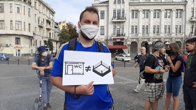 "Парк – не зона": у Харкові студенти посідали на газони, протестують проти свавілля охоронців "Парк – не зона": у Харкові студенти посідали на газони, протестують проти свавілля охоронців
