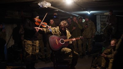 До одеської військової бригади завітав співак та телеведучий Коля Серга До одеської військової бригади завітав співак та телеведучий Коля Серга