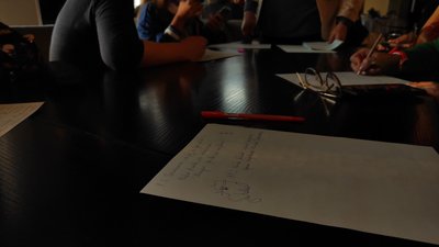 Перетворювали слово на оберіг: у Черкасах жінки гуртом писали листи захисникам Перетворювали слово на оберіг: у Черкасах жінки гуртом писали листи захисникам