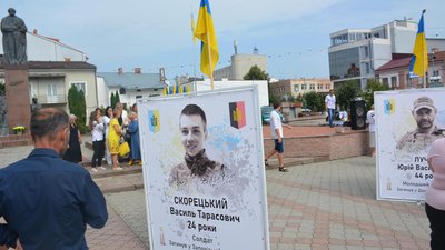"Ціна Незалежності": у Надвірній розгорнули інсталяцію, присвячену полеглим бійцям "Ціна Незалежності": у Надвірній розгорнули інсталяцію, присвячену полеглим бійцям