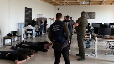 Виводили гроші іноземців: на Закарпатті судитимуть організаторів кол-центру