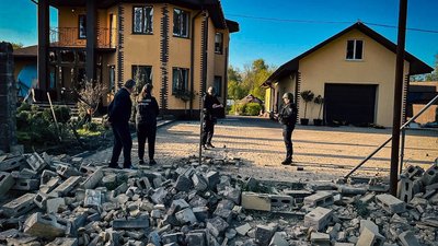 Поліція показала фото наслідків російських обстрілів Сумщини Поліція показала фото наслідків російських обстрілів Сумщини