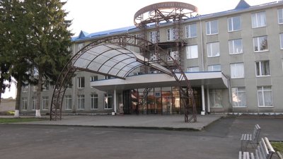 Освіта в "жовтій" зоні: один з луцьких вишів призупинив роботу, як працюють інші заклади