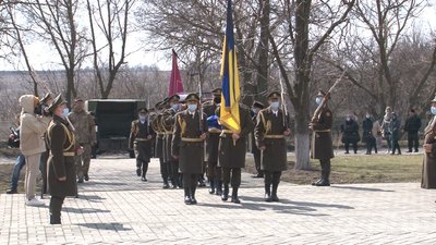 На Дніпропетровщині попрощалися з бійцем 10-ї окремої гірсько-штурмової бригади Сергієм Гайченком