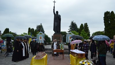 Прощання з Сергієм Дунаєм на площі в Ланівцях