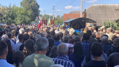 На Тернопільщині попрощалися з бійцем Михайлом Осифом На Тернопільщині попрощалися з бійцем Михайлом Осифом