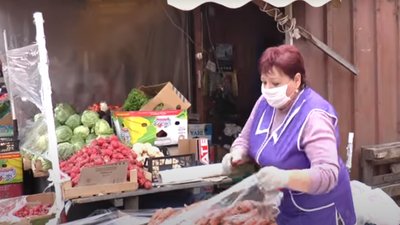 На Прикарпатті 19 із 43 ринків відновили свою роботу