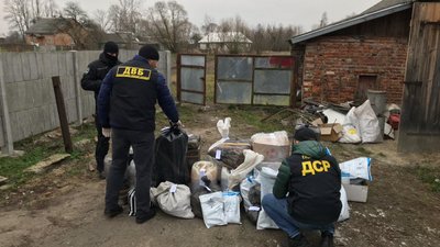 Нацполіція викрила наркосиндикат. Вилучено речовин на 25 мільйонів гривень Нацполіція викрила наркосиндикат. Вилучено речовин на 25 мільйонів гривень