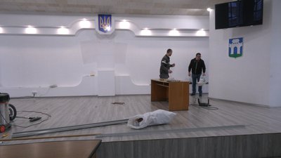 У Рівному відремонтували сесійну залу міськради. Скільки це коштувало У Рівному відремонтували сесійну залу міськради. Скільки це коштувало