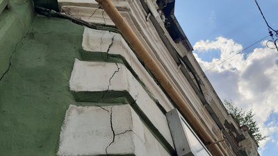 Відновити архітектурну пам’ятку у центрі Харкова, що руйнується після обстрілів, через суд вимагає прокуратура