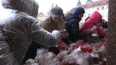 У середмісті Івано-Франківська єпископи УГКЦ та ПЦУ спільно освятили великодні кошики У середмісті Івано-Франківська єпископи УГКЦ та ПЦУ спільно освятили великодні кошики