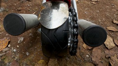Мініатюрну техніку зі старих швейних машинок виготовляє майстер з Рівненщини Євгеній Сак Мініатюрну техніку зі старих швейних машинок виготовляє майстер з Рівненщини Євгеній Сак