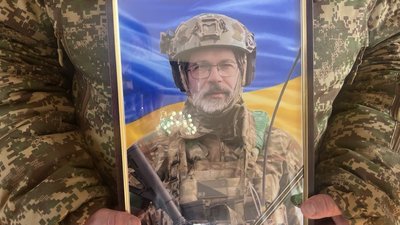 Із воїном Валерієм Мельничуком попрощалися сьогодні у Хмельницькому