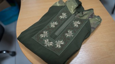 "Для них це – символ незламності". Майстриня з Дніпра вишиває на військовій формі "Для них це – символ незламності". Майстриня з Дніпра вишиває на військовій формі
