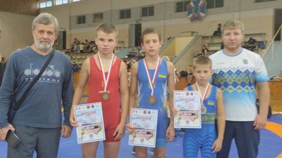 Сумські борці здобули медалі на юнацькому турнірі у Польщі Сумські борці здобули медалі на юнацькому турнірі у Польщі