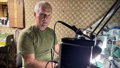 Микола у майстерні