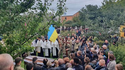 На Тернопільщині попрощалися із загиблими військовослужбовцями На Тернопільщині попрощалися із загиблими військовослужбовцями