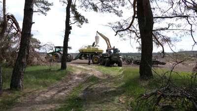 Зерно замість грошей за оренду паїв: чому в агропідприємств на прикордонні Чернігівщини немає грошей для оплати людям Зерно замість грошей за оренду паїв: чому в агропідприємств на прикордонні Чернігівщини немає грошей для оплати людям