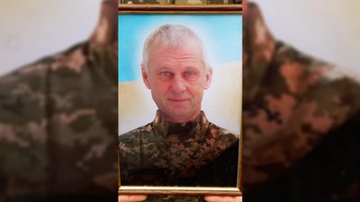 Солдат та молодший сержант: на Чернігівщині попрощалися з двома загиблими бійцями Солдат та молодший сержант: на Чернігівщині попрощалися з двома загиблими бійцями
