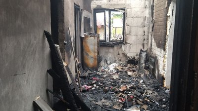 Наслідки пожежі в обгорілому будинку Наслідки пожежі в обгорілому будинку
