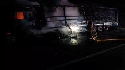 На Кіровоградщині під час ДТП горіла вантажівка. Загинув чоловік На Кіровоградщині під час ДТП горіла вантажівка. Загинув чоловік