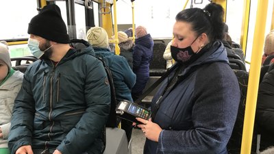 У частині громадського транспорту Полтави впровадили безготівкову оплату: як це працює У частині громадського транспорту Полтави впровадили безготівкову оплату: як це працює
