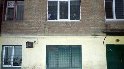 Стріляв із автомата по житловому будинку: на Житомирщині підозрюють місцевого жителя Стріляв із автомата по житловому будинку: на Житомирщині підозрюють місцевого жителя