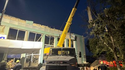 "Бачив дим, бачив руйнування, людей, які просили допомогу": очевидці про обстріл Запоріжжя армією РФ "Бачив дим, бачив руйнування, людей, які просили допомогу": очевидці про обстріл Запоріжжя армією РФ
