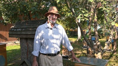 Ярослав Муха — пасічник з Калуського району, що на Івано-Франківщині Ярослав Муха — пасічник з Калуського району, що на Івано-Франківщині