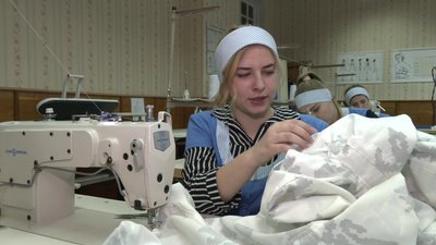 Зимові маскувальні костюми для учасників ООС шиють учениці Золотоніського професійного ліцею Зимові маскувальні костюми для учасників ООС шиють учениці Золотоніського професійного ліцею