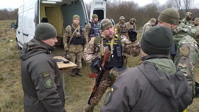 На українсько-білоруському кордоні на Волині сили оборони вчаться зупиняти броньовану ворожу техніку На українсько-білоруському кордоні на Волині сили оборони вчаться зупиняти броньовану ворожу техніку
