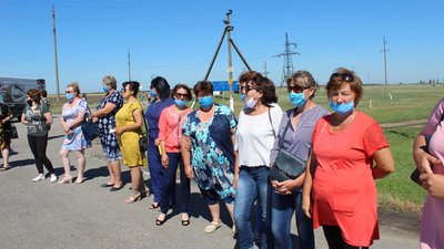 Як і обіцяли.На Херсонщині жителі вдруге перекрили дорогу на курортний Генічеськ Як і обіцяли.На Херсонщині жителі вдруге перекрили дорогу на курортний Генічеськ