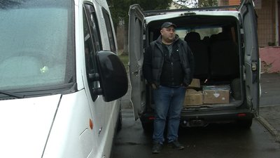 Майже щотижня на передову: волонтери "Станції добра" на Волині черговий раз їдуть на схід Майже щотижня на передову: волонтери "Станції добра" на Волині черговий раз їдуть на схід