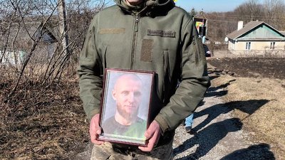 На Тернопільщині попрощалися із загиблим художником та бійцем Олегом Дробоцьким