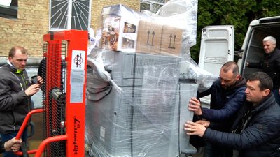Волонтери поповнили медичним устаткуванням пологове відділення міської лікарні №1 у Житомирі Волонтери поповнили медичним устаткуванням пологове відділення міської лікарні №1 у Житомирі