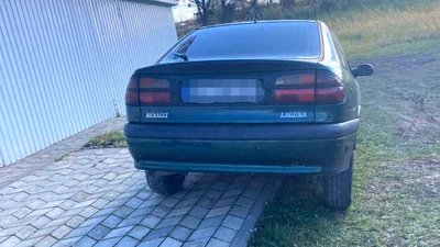 На Рівненщині водій не поставив авто на ручне гальмо, а потім заявив про його викрадення