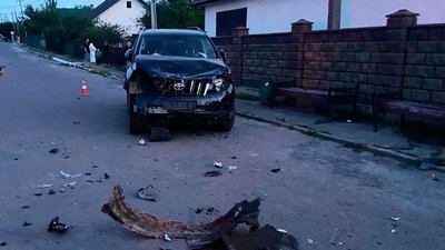На Рівненщині зіткнулись легковик та позашляховик: один водій помер, другого розшукують На Рівненщині зіткнулись легковик та позашляховик: один водій помер, другого розшукують