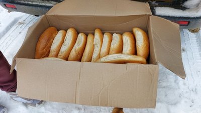 хліб видають хліб видають