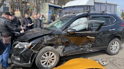На вулиці Британська у Сумах сталася аварія за участі двох маршруток На вулиці Британська у Сумах сталася аварія за участі двох маршруток