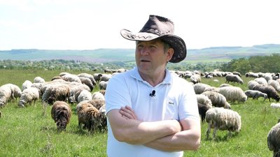 Буковинець Юрій Георгіца займається вівчарством Буковинець Юрій Георгіца займається вівчарством