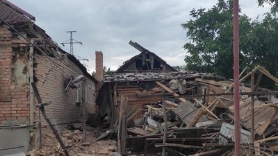 На Донеччині за добу окупанти обстріляли житлові будинки, фільтрувальну станцію, ТЕС і пшеничне поле