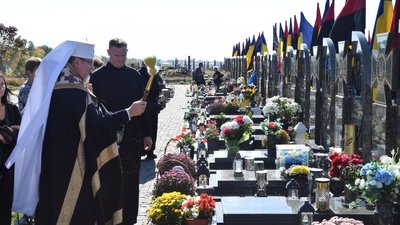 кладовище, пам'ятники бійцям, Святослав Шевчук