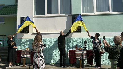 На Франківщині відкрили меморіальні дошки бійцям Віталію Савіцькому та Василю Кімейчуку
