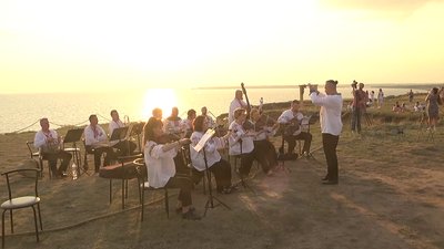 На Станіславських скелях Херсонської області відбувся акустичний концерт до Дня Конституції На Станіславських скелях Херсонської області відбувся акустичний концерт до Дня Конституції