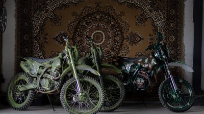 Одеський волонтер купив два позашляховики і три мотоцикли для ЗСУ Одеський волонтер купив два позашляховики і три мотоцикли для ЗСУ