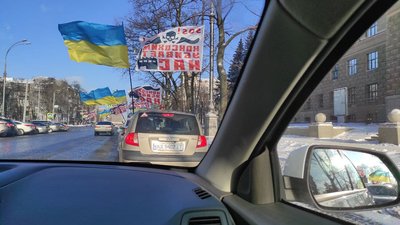 У Харкові влаштували автопробіг проти роботи "Коксохіму" У Харкові влаштували автопробіг проти роботи "Коксохіму"