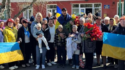 На Черкащині зустріли захисника, який пробув у російському полоні півтора року
