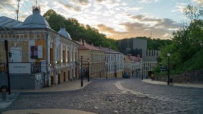 Комунальникпідписав акти виконаних будівельних робіт, знаючи про завищену суму